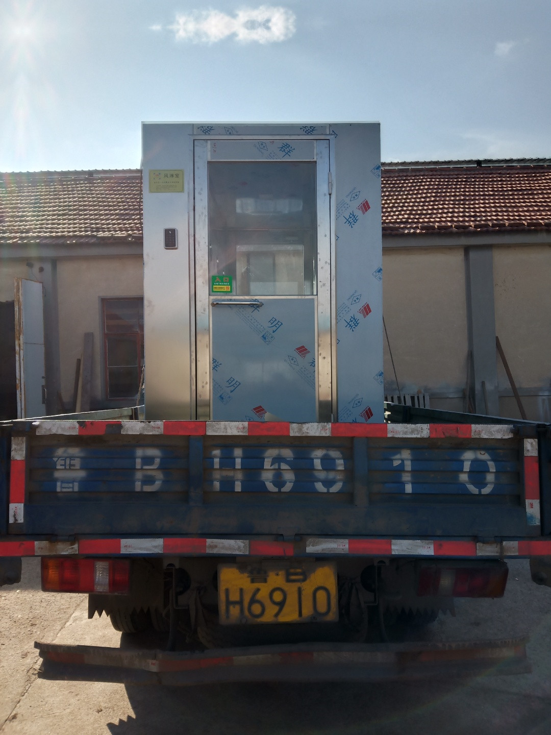 電子廠風淋室:GMP制藥車間的空氣風淋室有什么用